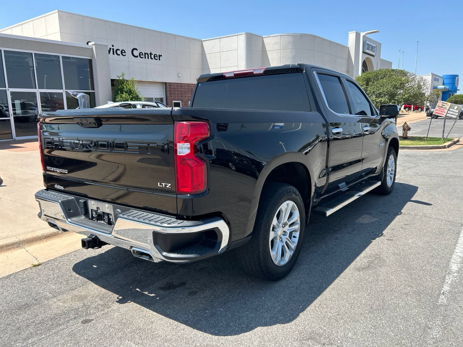Used 2023 Chevrolet Silverado 1500 LTZ w/ Z71 Off-Road Package AWD/4WD image 5