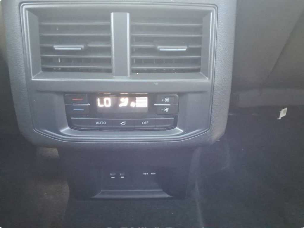 Used 2023 Volkswagen Atlas SE w/ Panoramic Sunroof Package image 10