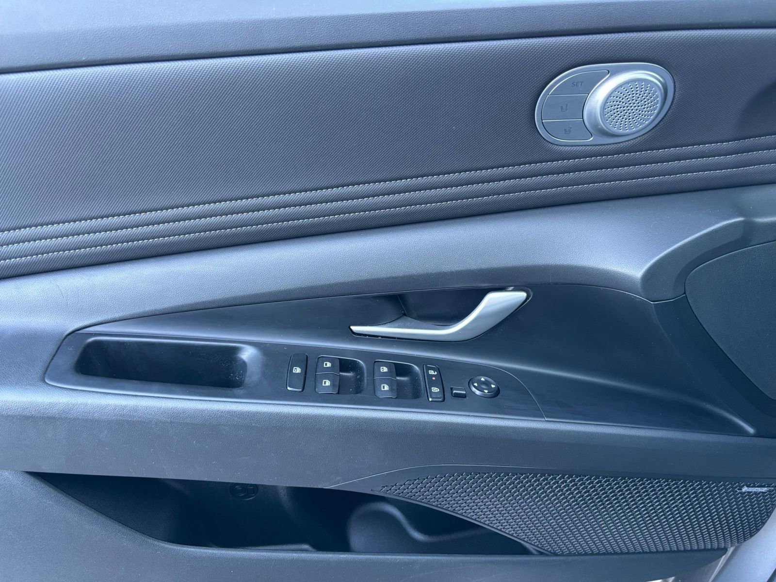 Used 2025 Hyundai Elantra Limited image 18