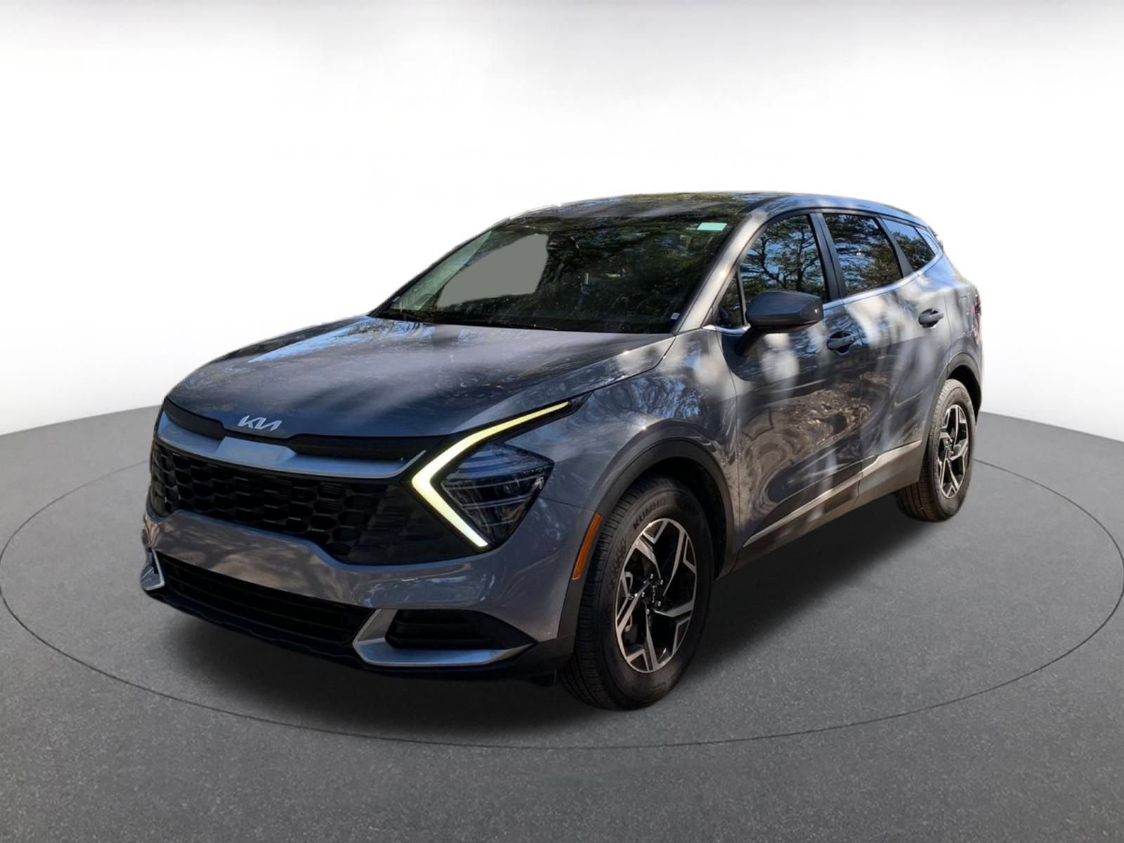 Used 2025 Kia Sportage LX image 3