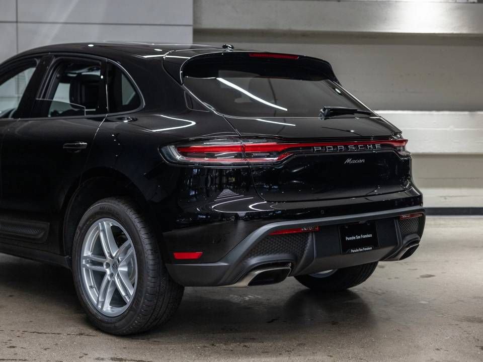 Certified 2026 Porsche Macan AWD/4WD image 17