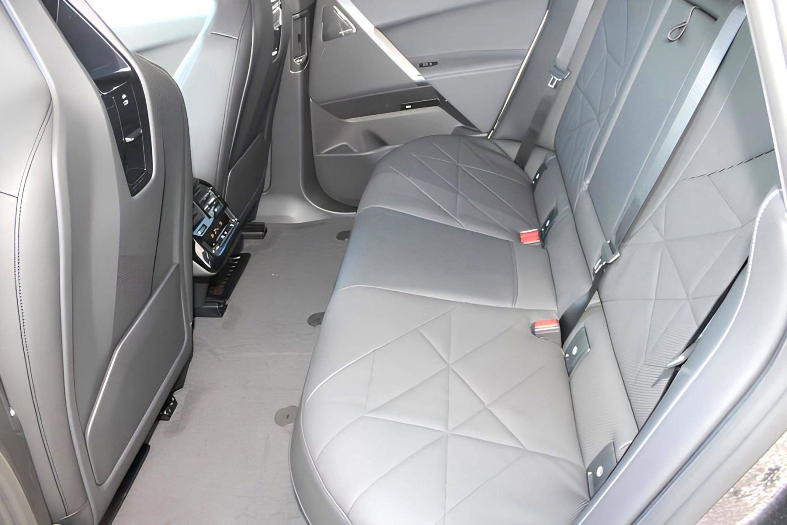 Used 2025 BMW iX M60 image 11