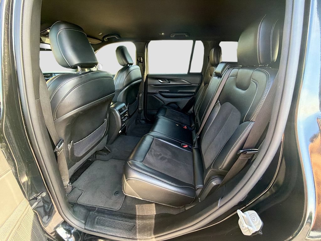 Used 2023 Jeep Grand Cherokee Altitude AWD/4WD image 21