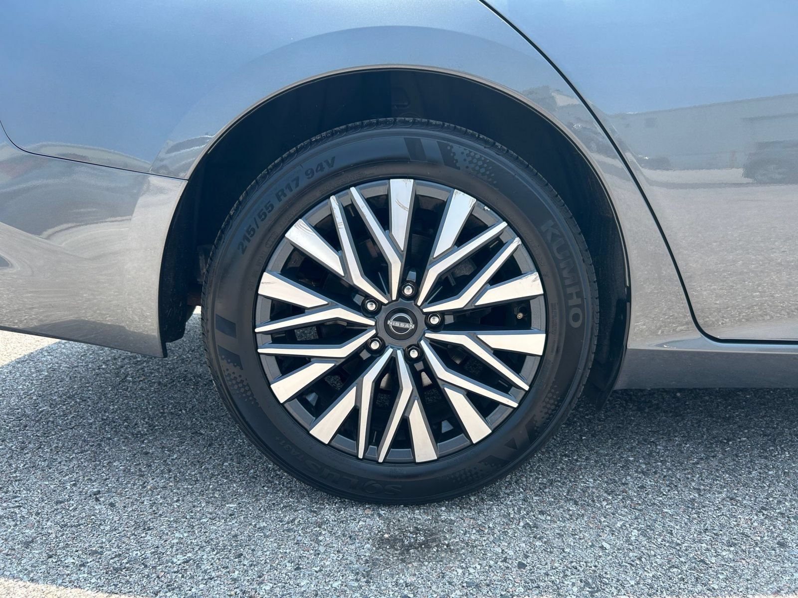 Used 2025 Nissan Altima 2.5 SV FWD image 24