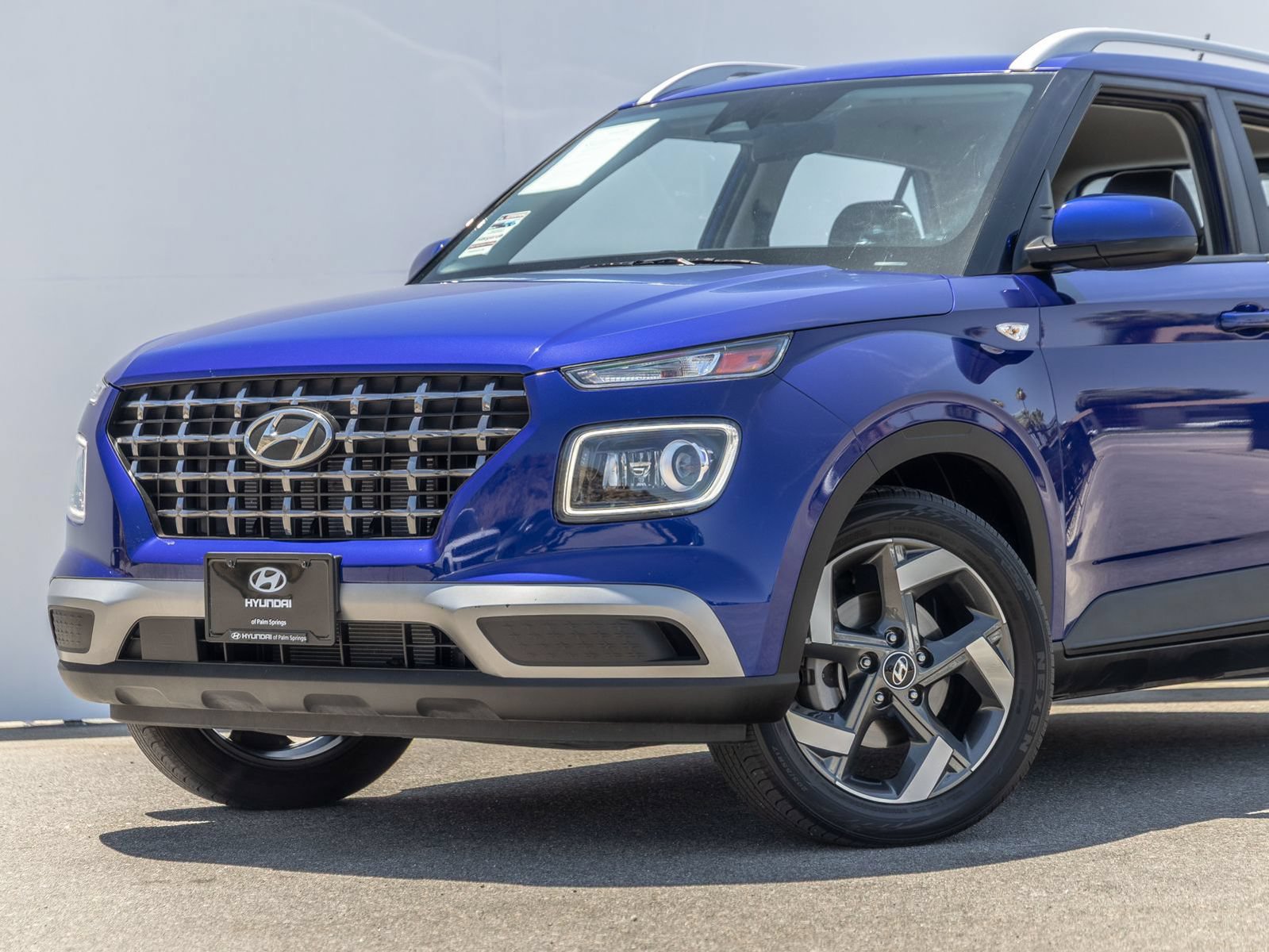 Used 2023 Hyundai Venue Limited FWD image 2