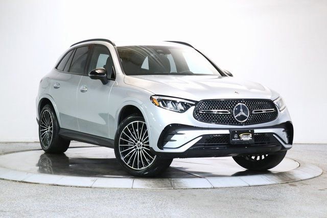 Used 2025 Mercedes-Benz GLC 350e 4MATIC w/ AMG Line image 1