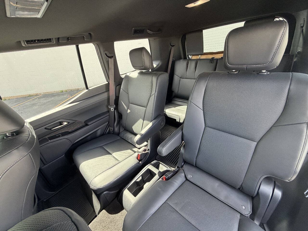 Used 2025 Lexus GX 550 w/ Accessory Package (2T) AWD/4WD image 19
