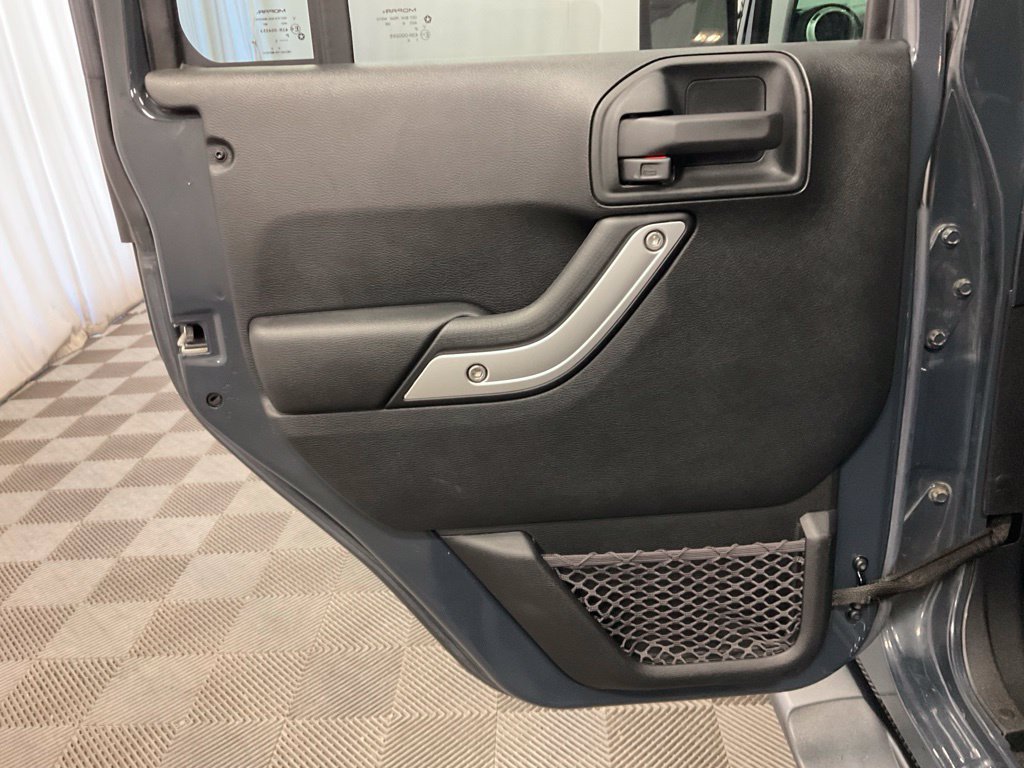 Used 2016 Jeep Wrangler Unlimited Sahara w/ Connectivity Group AWD/4WD image 31