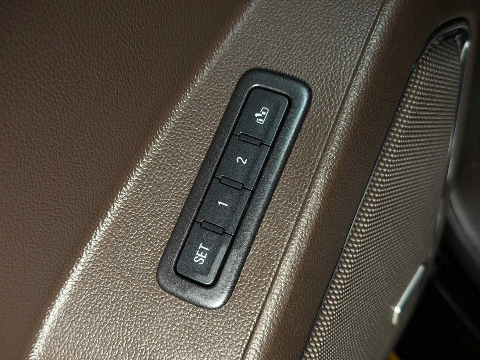 Used 2016 Chevrolet Tahoe LTZ AWD/4WD image 29