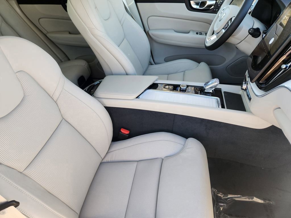 New 2026 Volvo XC60 B5 Ultra w/ Climate Package PRO AWD/4WD image 5