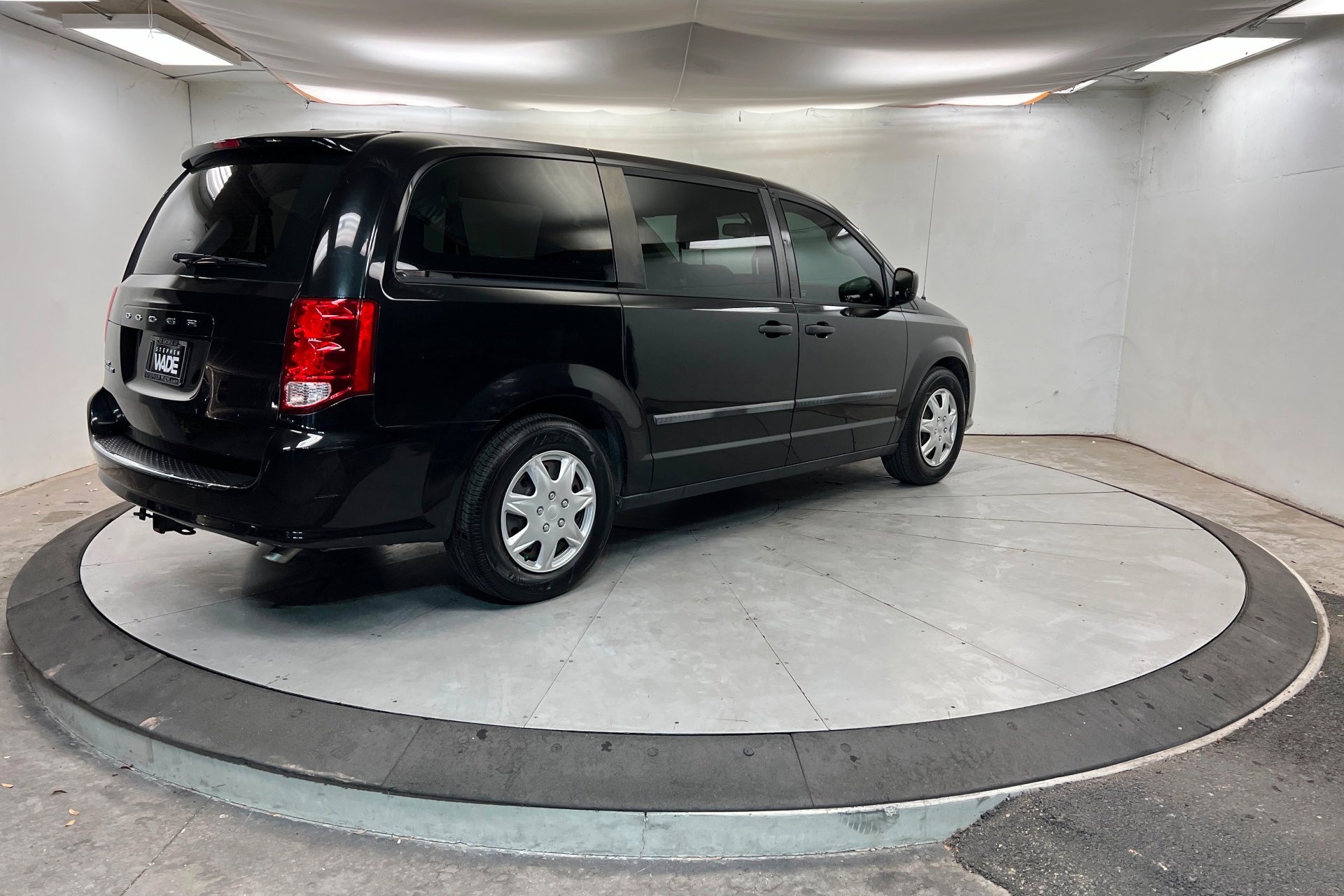 Used 2014 Dodge Grand Caravan American Value Package w/ UConnect Hands-Free Group image 5