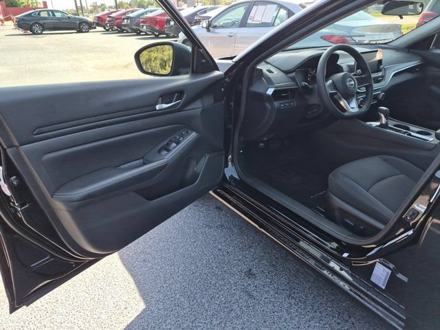 Used 2025 Nissan Altima 2.5 SV FWD image 11