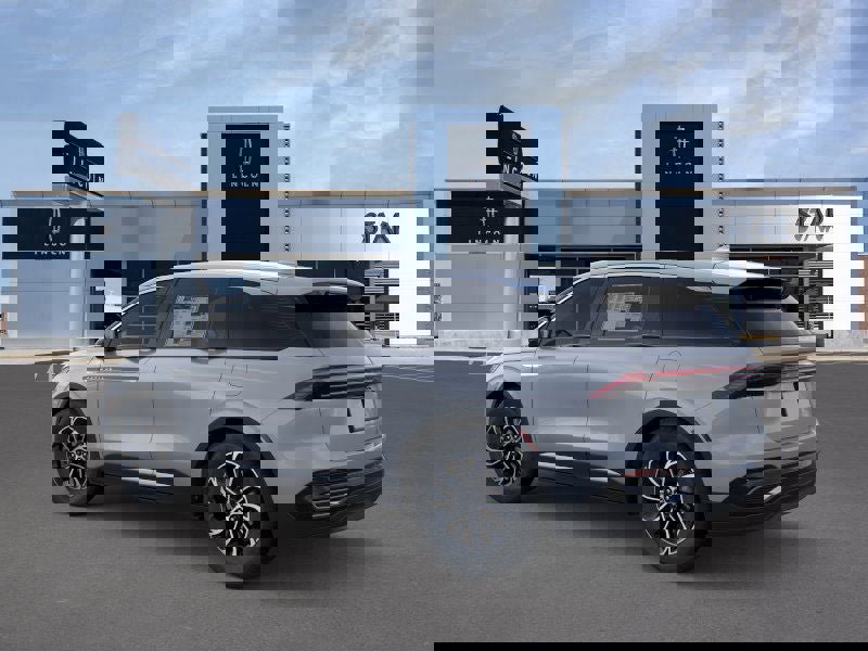 New 2026 Lincoln Nautilus Premier image 4