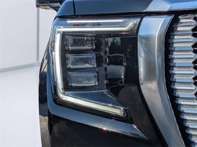Used 2021 GMC Yukon Denali w/ Denali Premium Package image 9