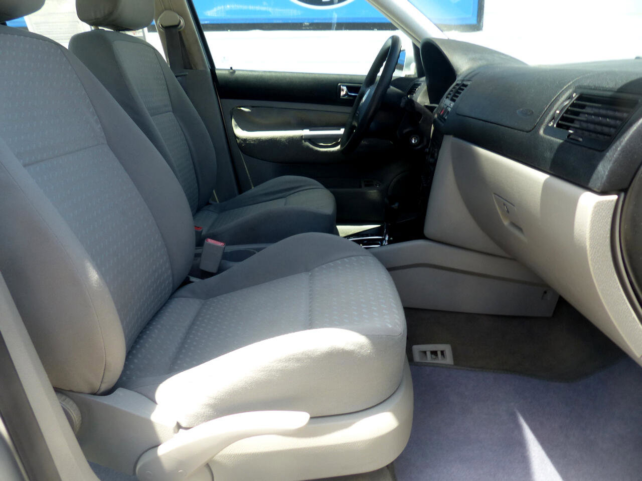 Used 2005 Volkswagen Jetta GL image 13