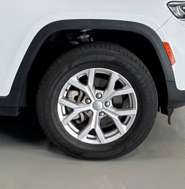 Used 2022 Jeep Grand Cherokee Limited AWD/4WD image 31