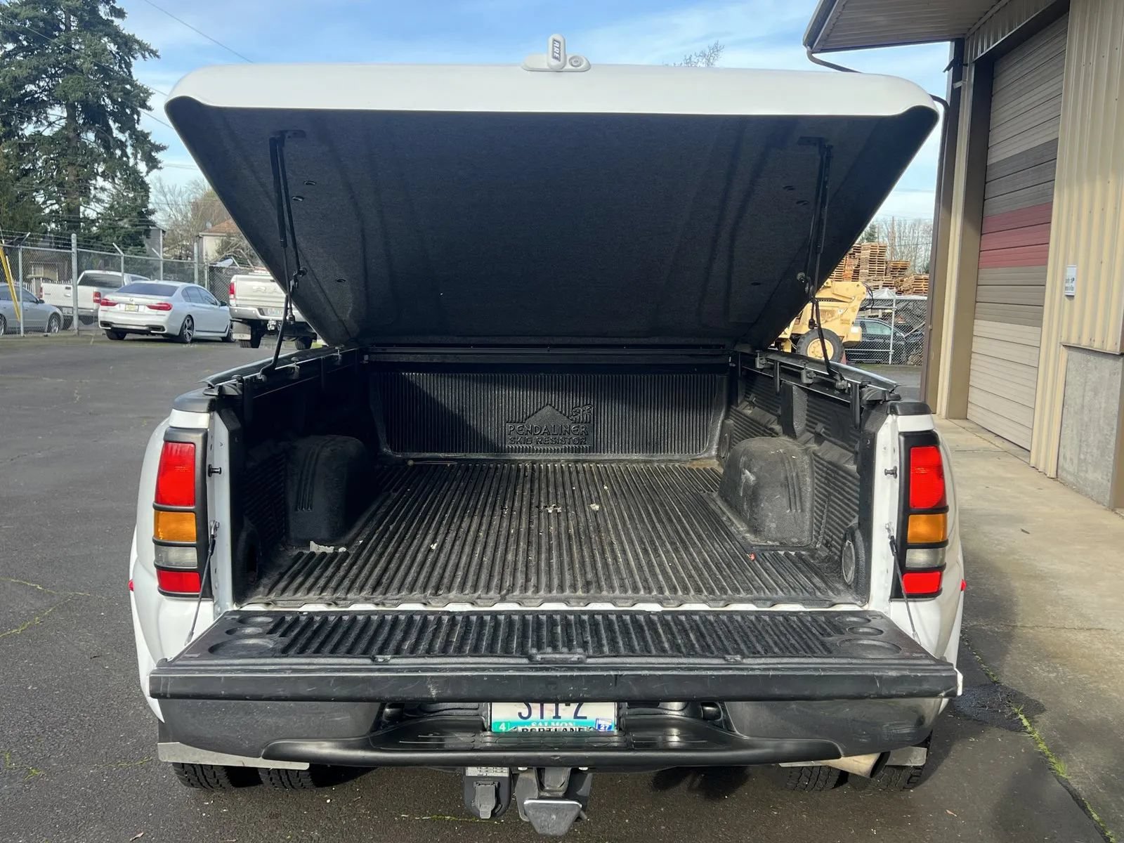 Used 2005 GMC Sierra 3500 SLT w/ Heavy-Duty Power Package RWD image 5