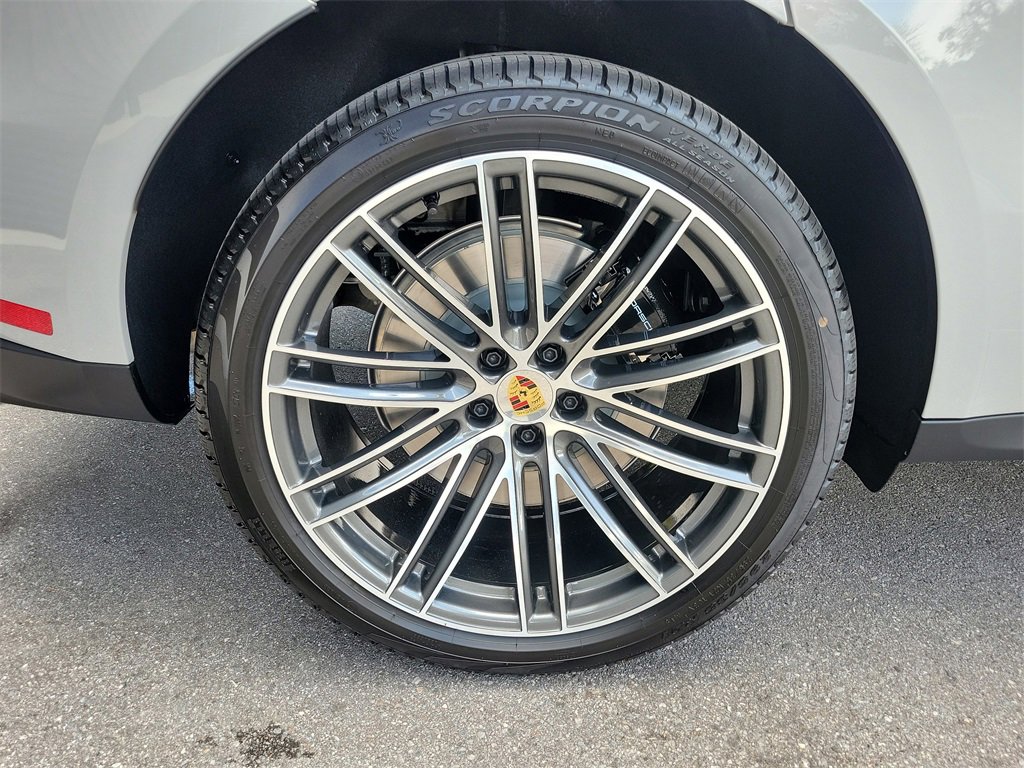 New 2026 Porsche Macan GTS image 13