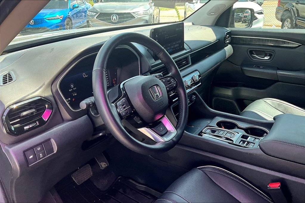 Used 2025 Honda Pilot Elite image 14