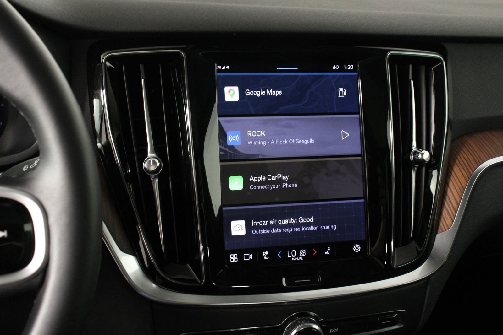 Certified 2025 Volvo V60 B5 Cross Country Plus image 9