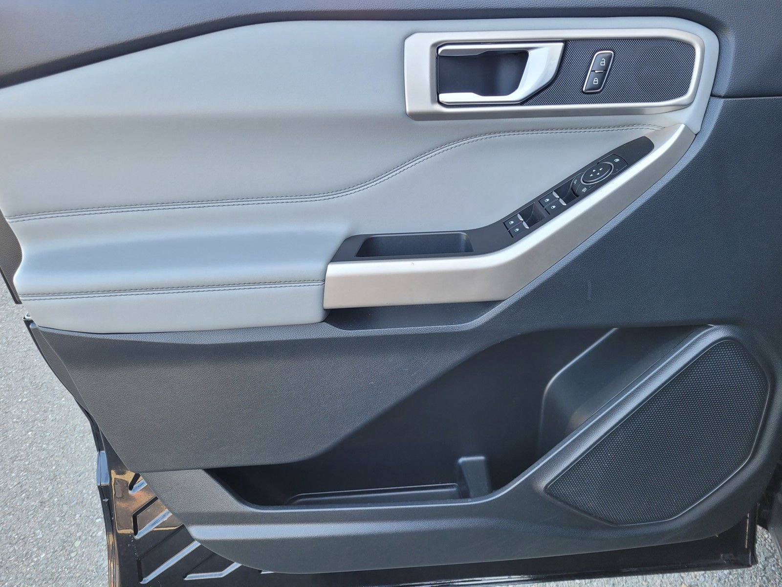 Used 2023 Ford Explorer XLT w/ Equipment Group 202A image 16