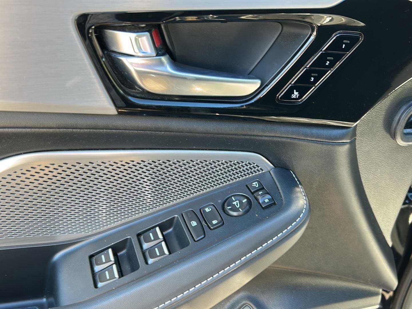 Used 2023 Acura MDX SH-AWD w/ Technology Package image 11