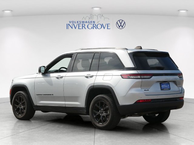 Used 2024 Jeep Grand Cherokee Altitude AWD/4WD image 5