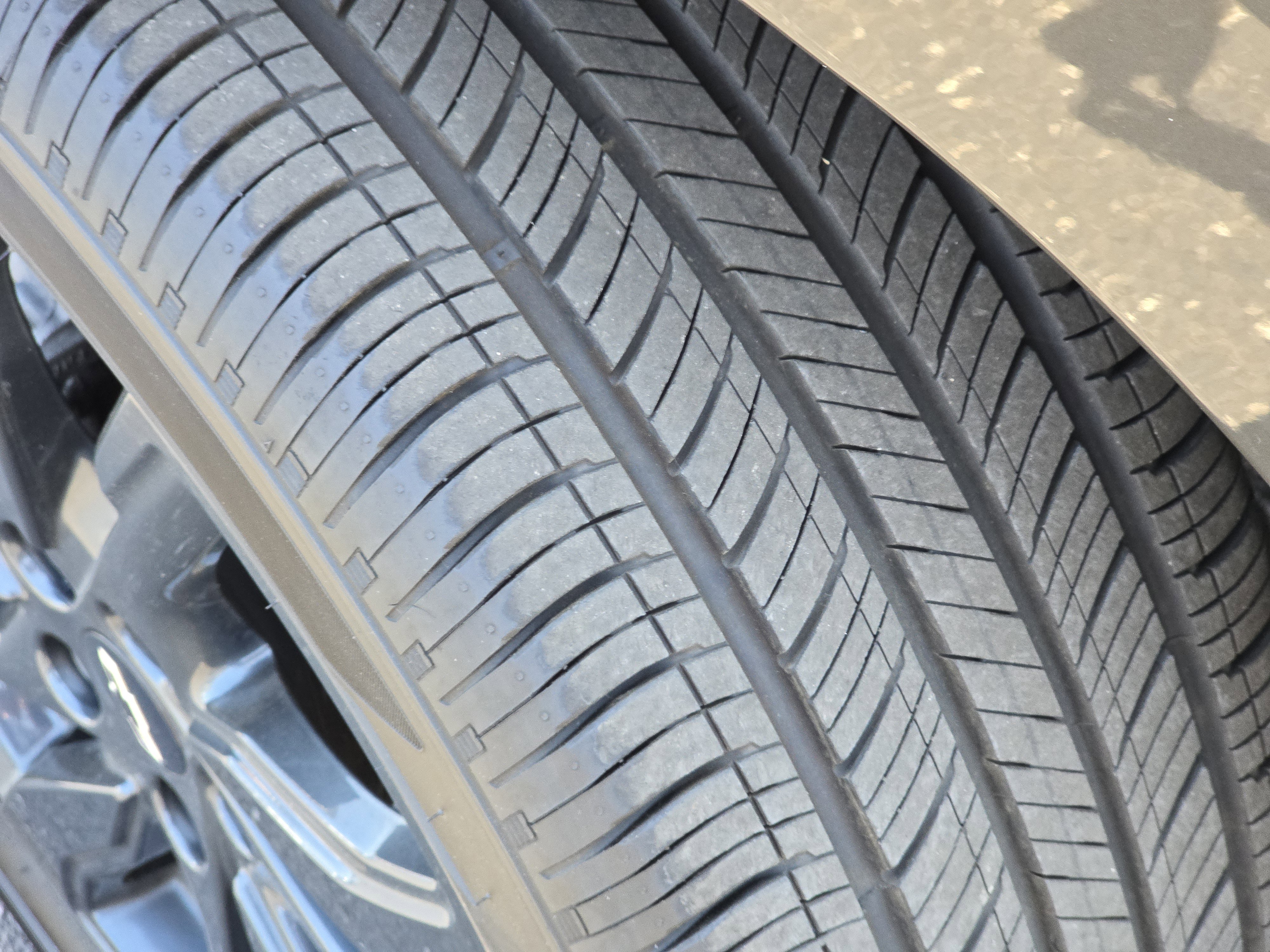 Used 2023 Chevrolet Equinox RS FWD image 4