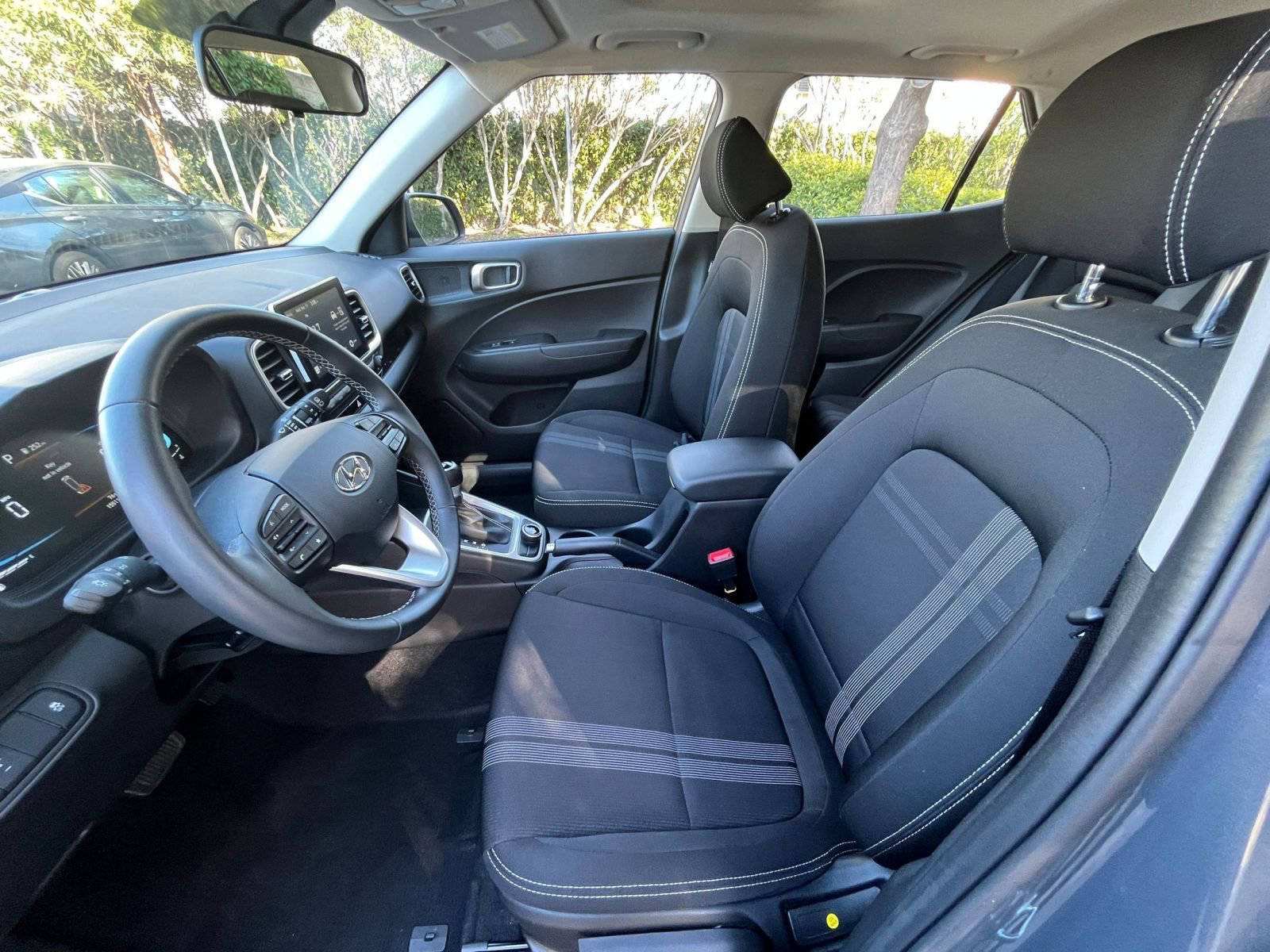 Used 2025 Hyundai Venue SEL image 25