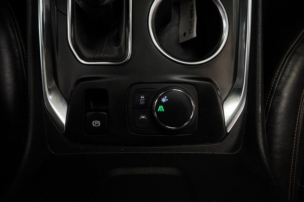 Used 2021 Chevrolet Traverse LT image 35