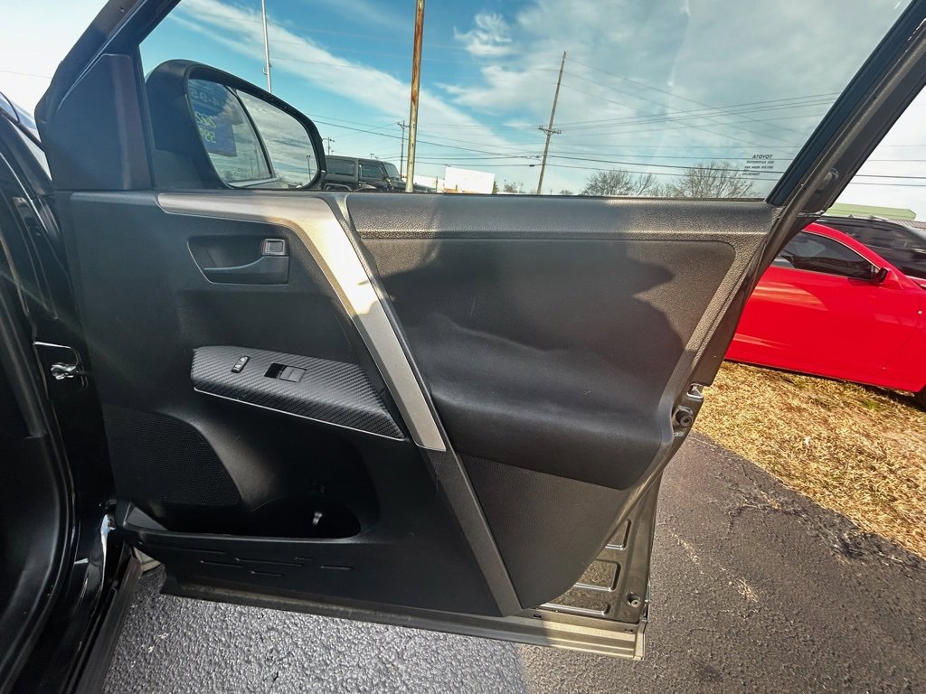 Used 2015 Toyota RAV4 LE image 21