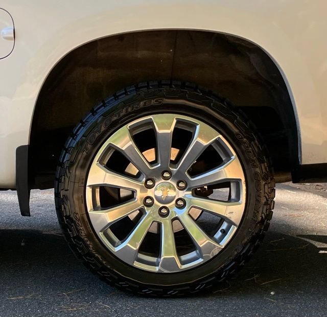 Used 2019 Chevrolet Silverado 1500 High Country w/ Technology Package AWD/4WD image 5