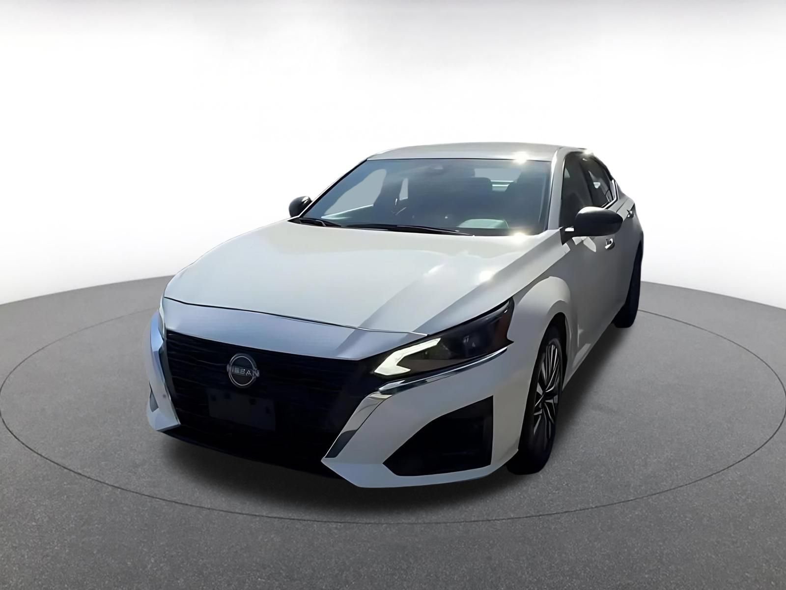 Used 2025 Nissan Altima 2.5 SV FWD image 7