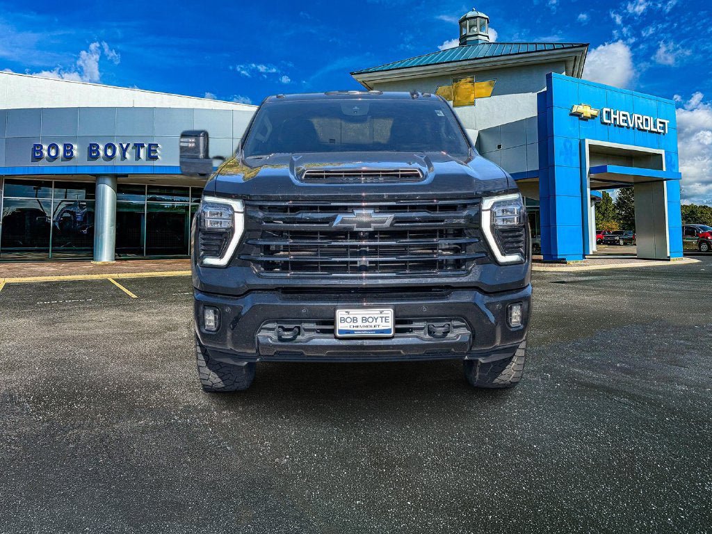 Used 2024 Chevrolet Silverado 3500 LTZ w/ LTZ Plus Package AWD/4WD image 10