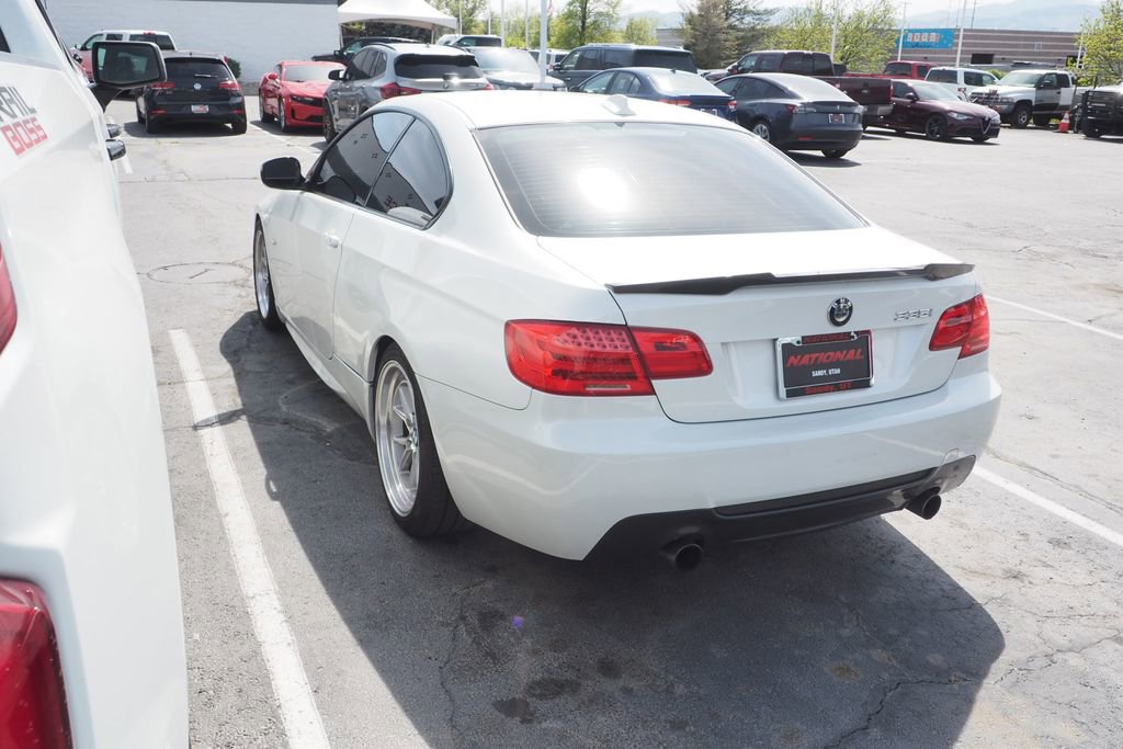 Used 2011 BMW 335i Coupe w/ M Sport Pkg image 4