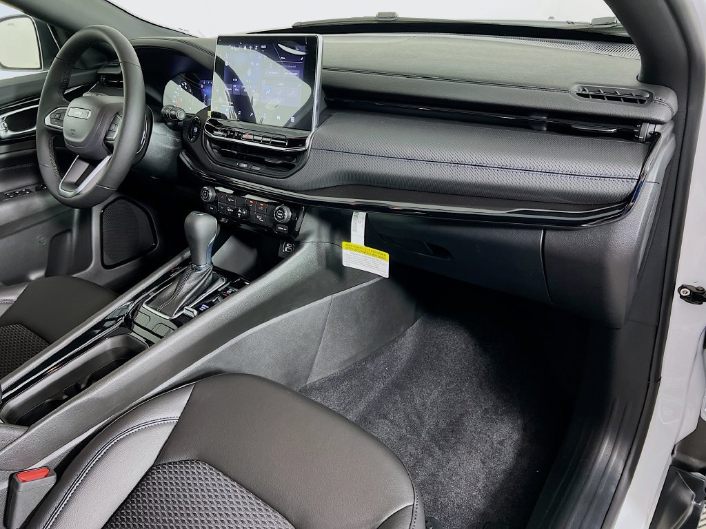New 2026 Jeep Compass Latitude AWD/4WD image 27
