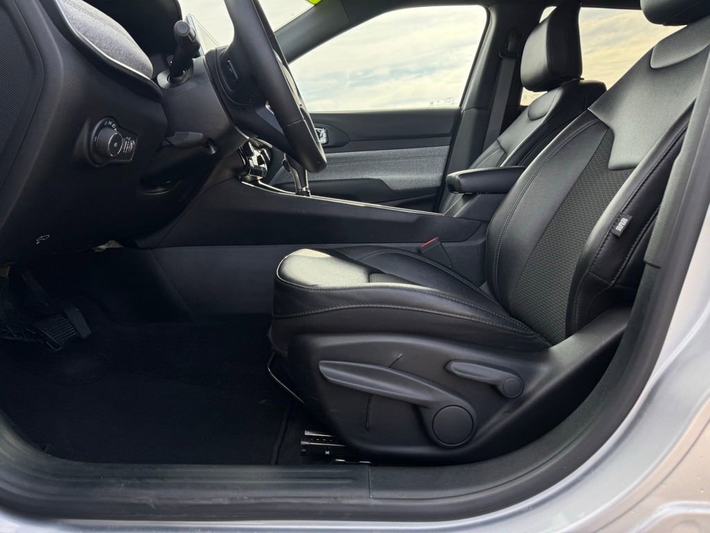 Certified 2025 Jeep Compass Latitude image 9