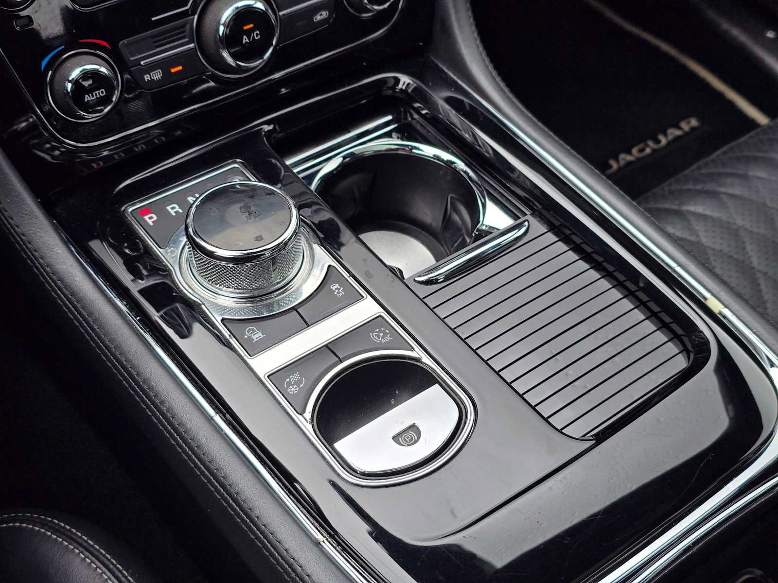 Used 2019 Jaguar XJ L Portfolio RWD image 26