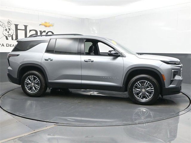 Used 2025 Chevrolet Traverse LT