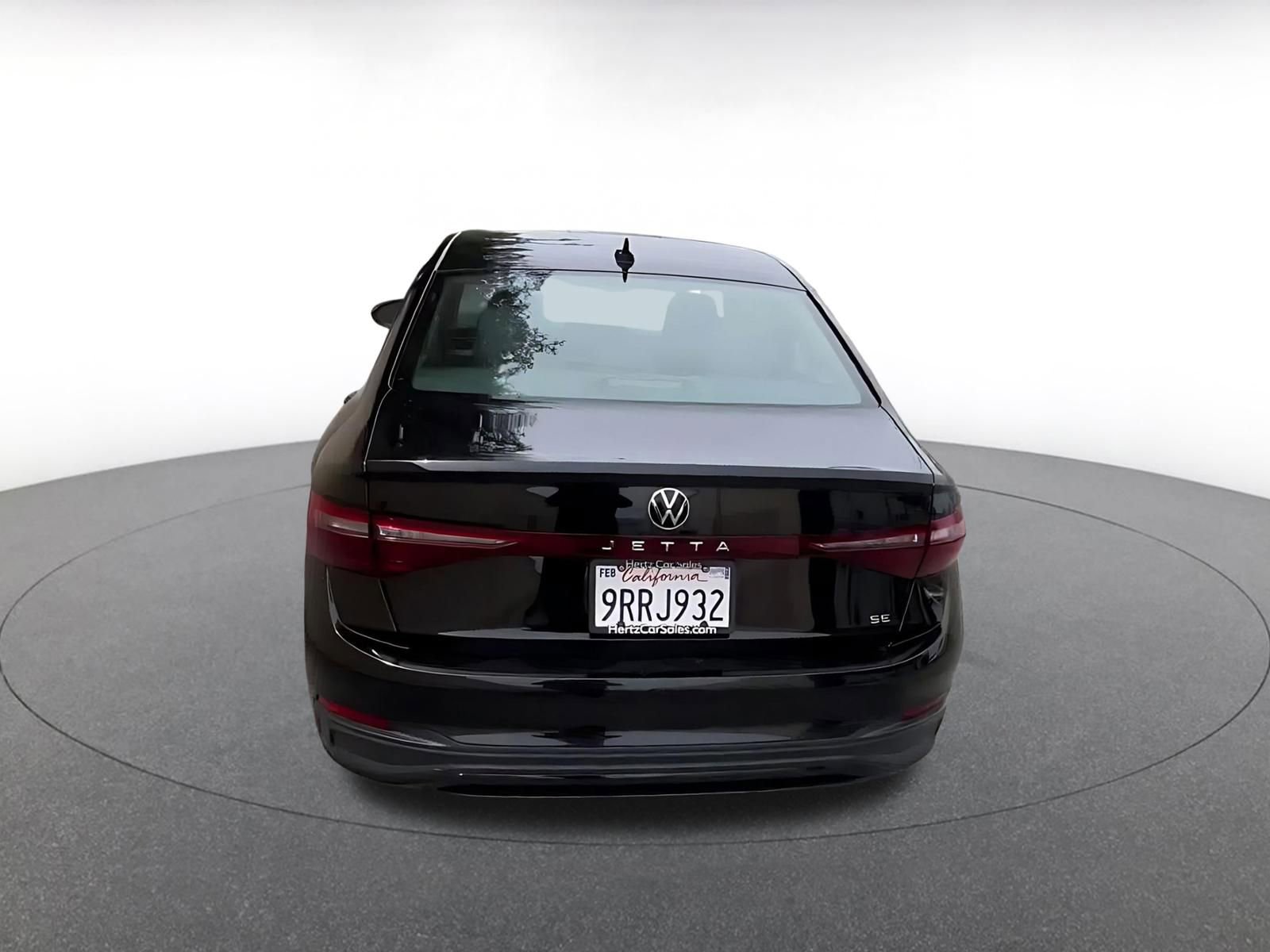 Used 2025 Volkswagen Jetta SE image 12