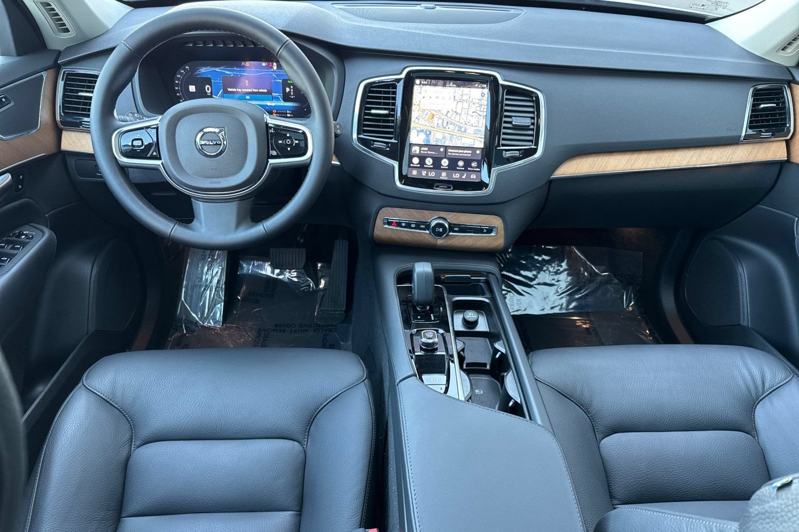Used 2025 Volvo XC90 T8 Plus AWD/4WD image 14