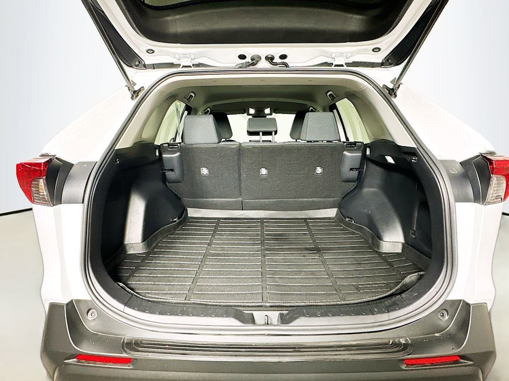 Used 2022 Toyota RAV4 LE AWD/4WD image 26