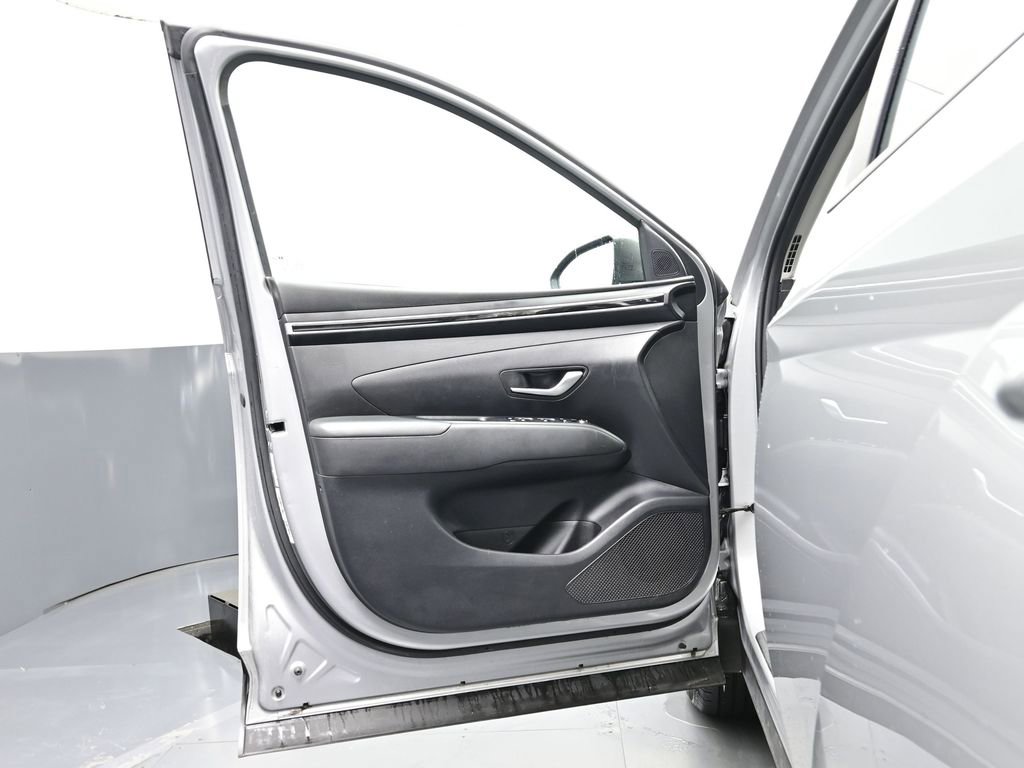 Used 2023 Hyundai Tucson SE image 14