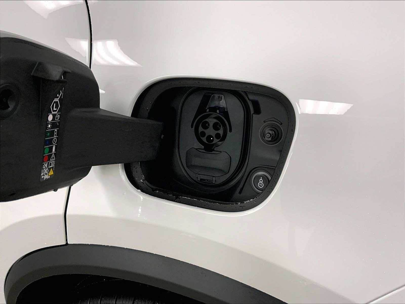 New 2026 Porsche Macan 4 Electric AWD/4WD image 25