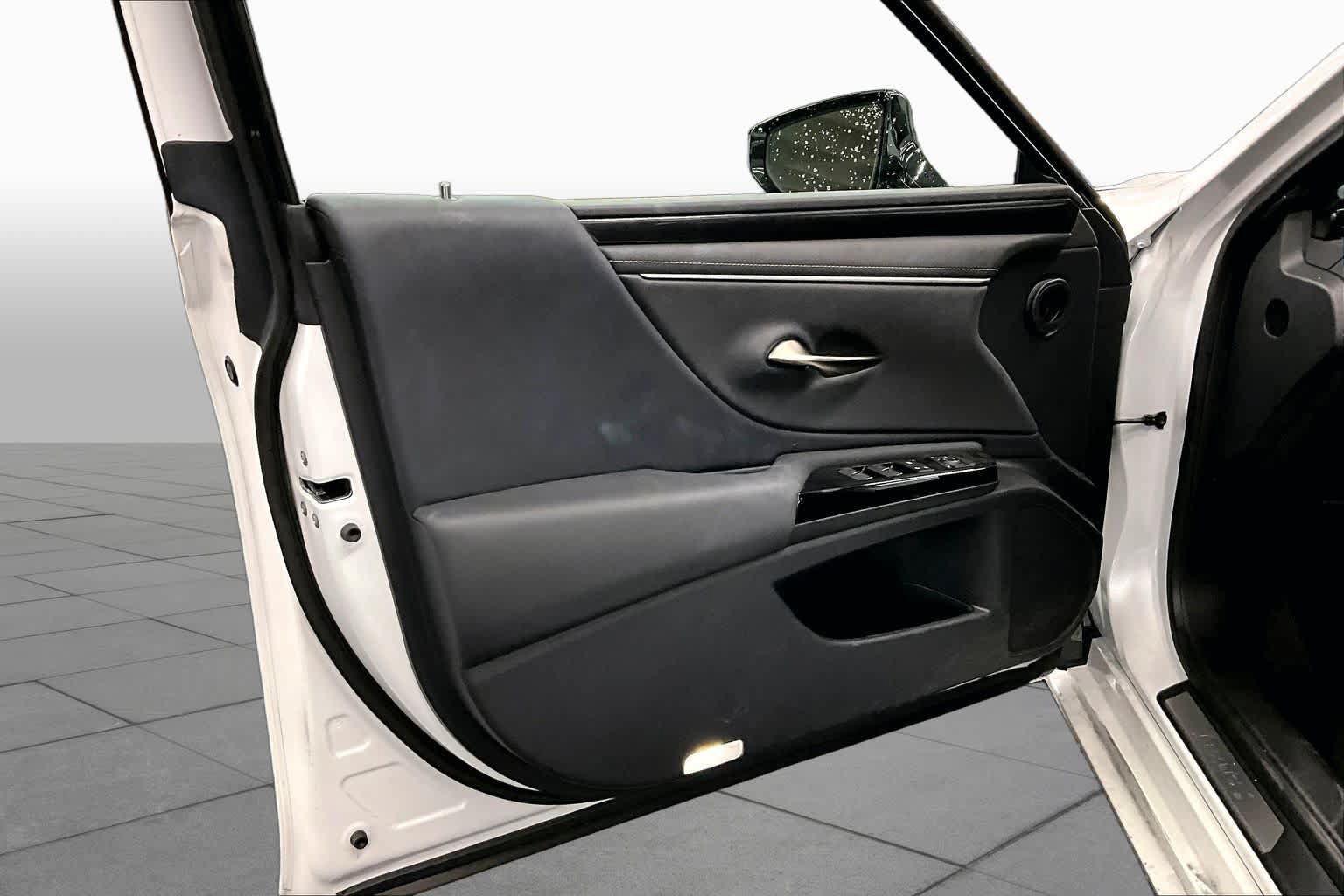 Used 2025 Lexus ES 350 w/ Accessory Package (Z2) FWD image 22