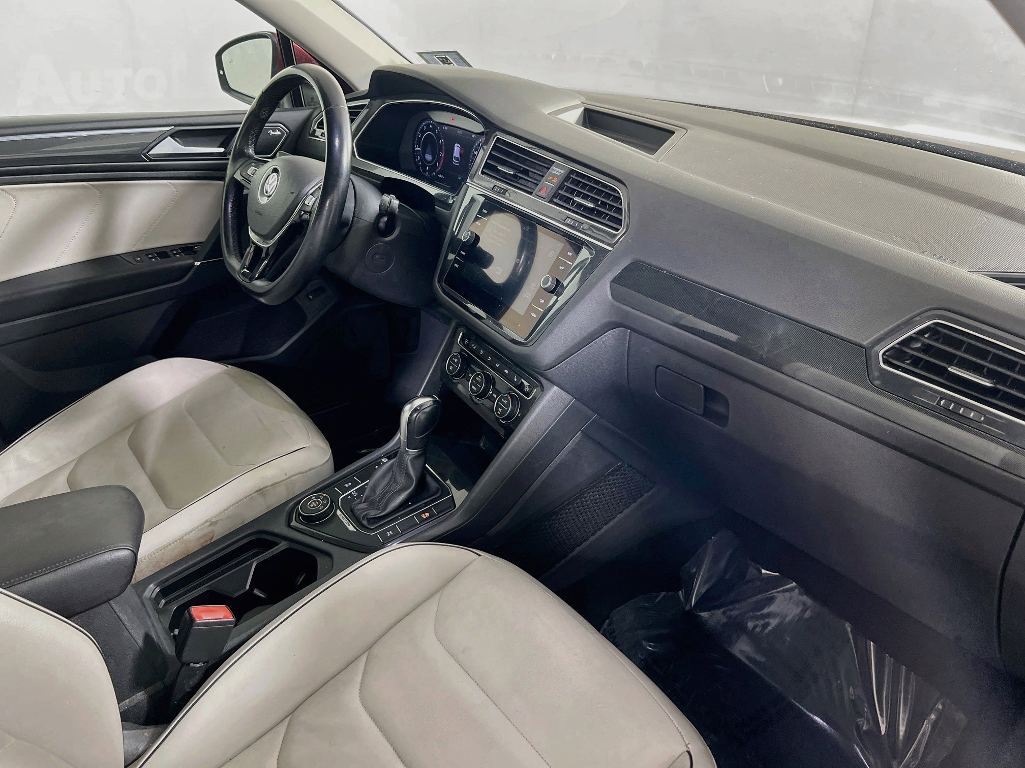 Used 2018 Volkswagen Tiguan SEL Premium w/ 3rd Row Seat Package AWD/4WD image 30
