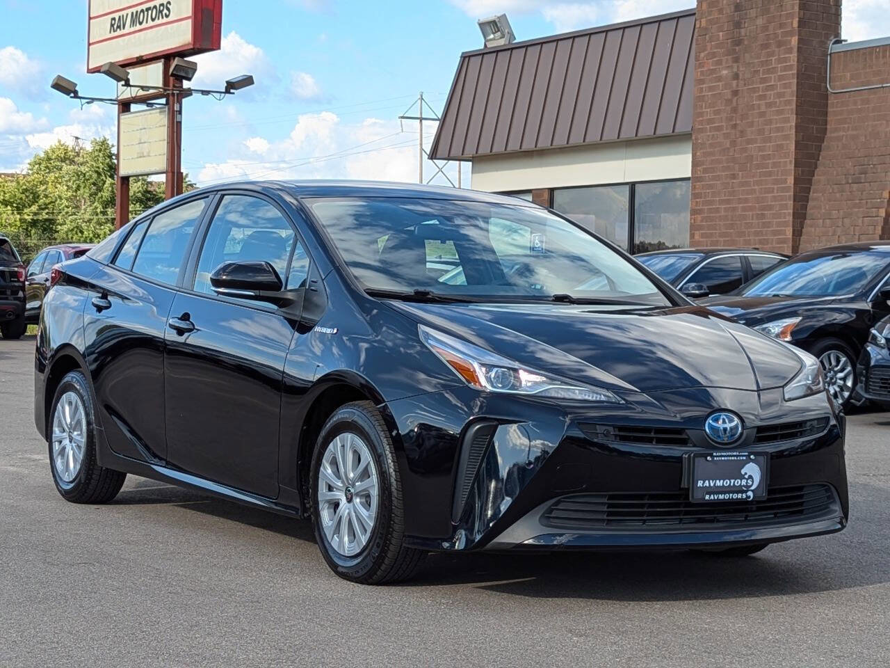 Used 2021 Toyota Prius LE image 6