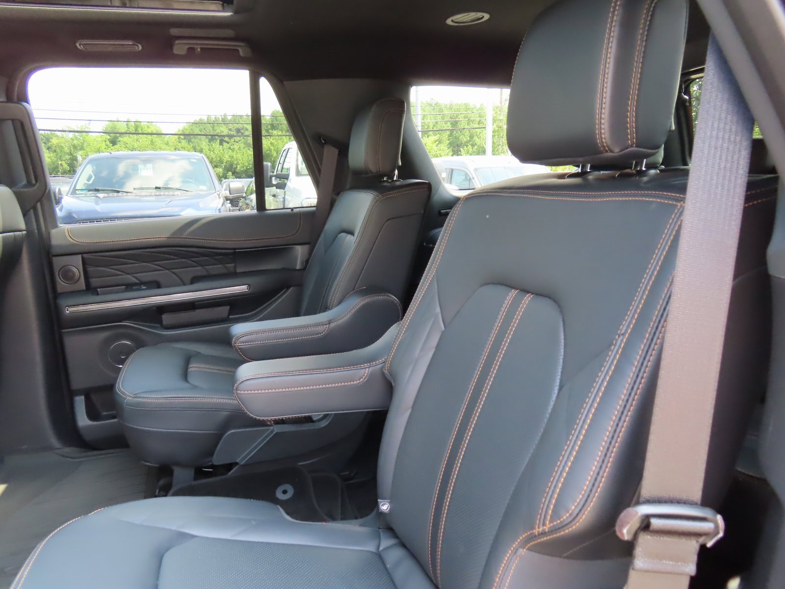 Used 2023 Ford Expedition Platinum image 34