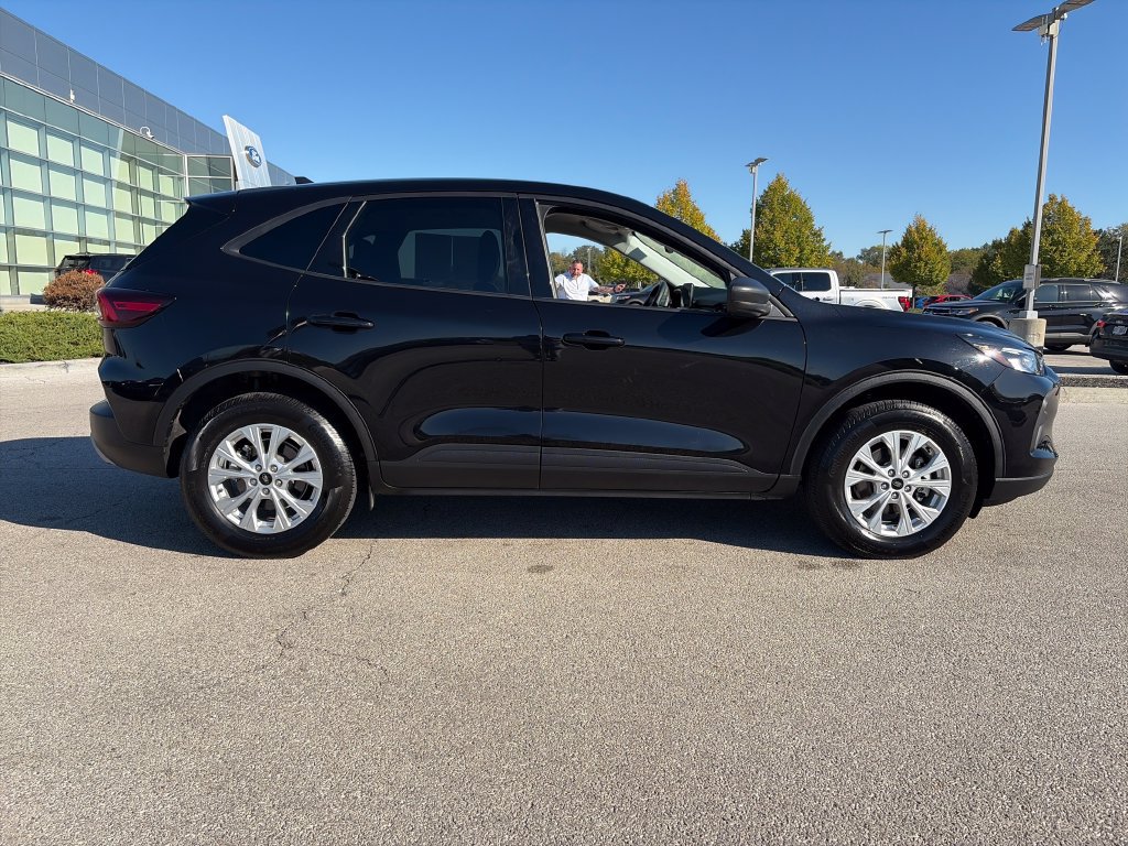 Used 2025 Ford Escape Active AWD/4WD image 8