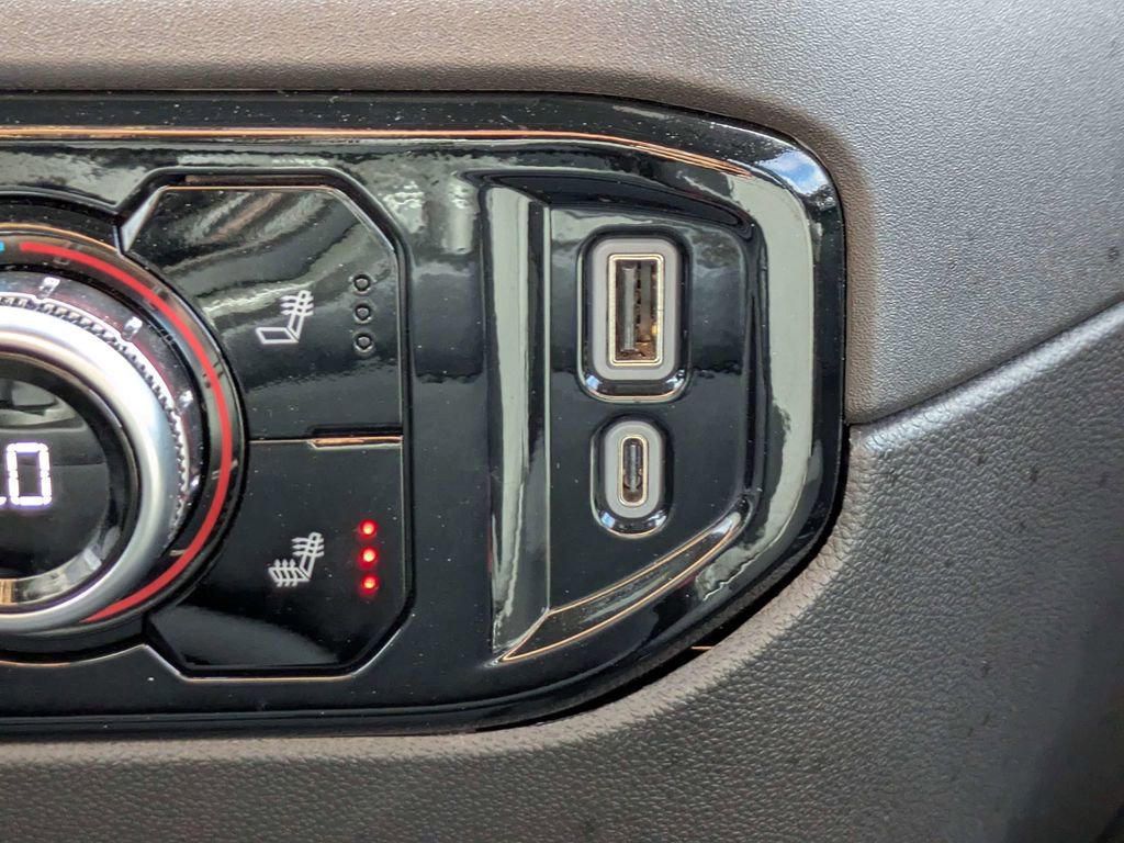 Used 2024 GMC Sierra 1500 Elevation image 24